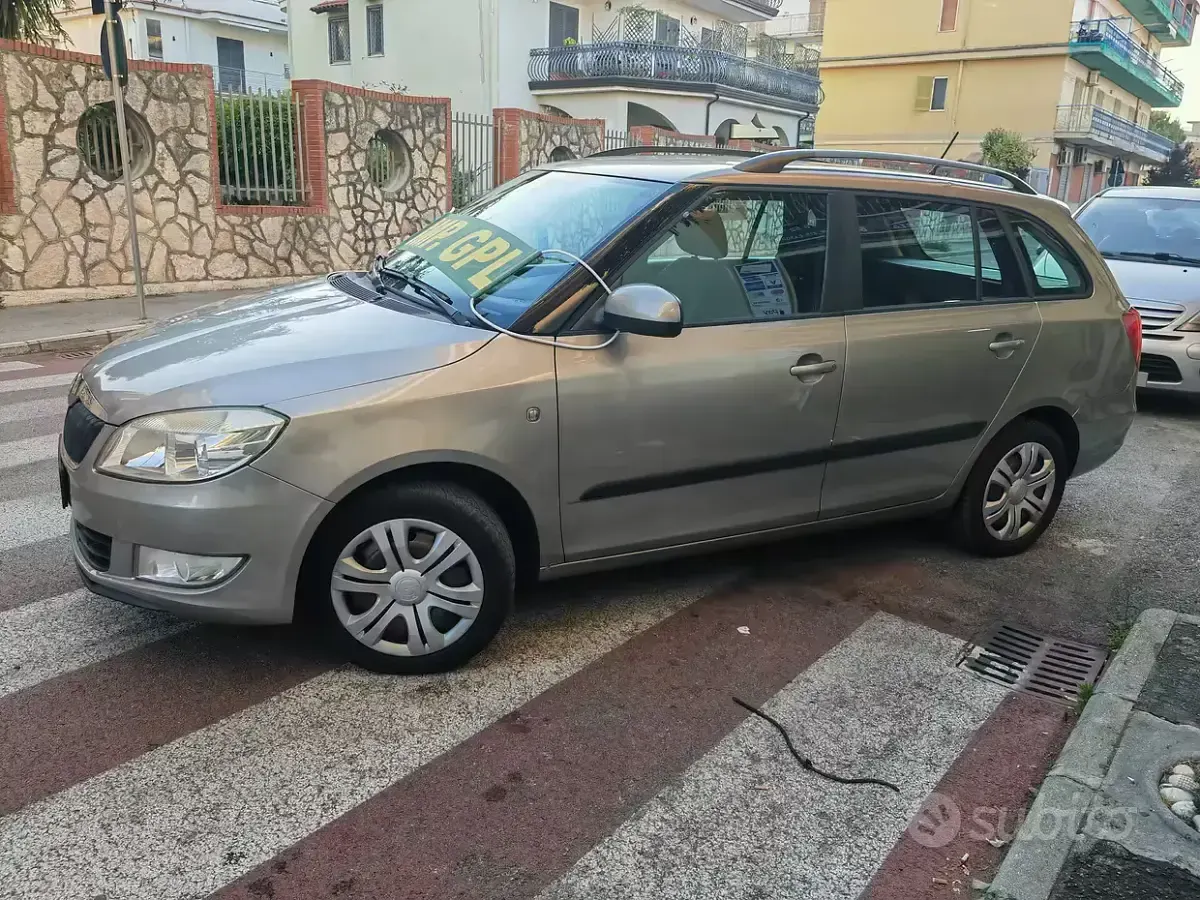 Usata Skoda Fabia Style 86 CV (63 kW) 2011 Marrone Station wagon