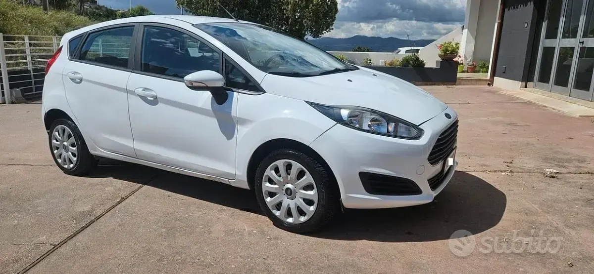 Second-hand Ford Fiesta Business Edition 97 CP (71 kW) 2015 Alb Hatchback