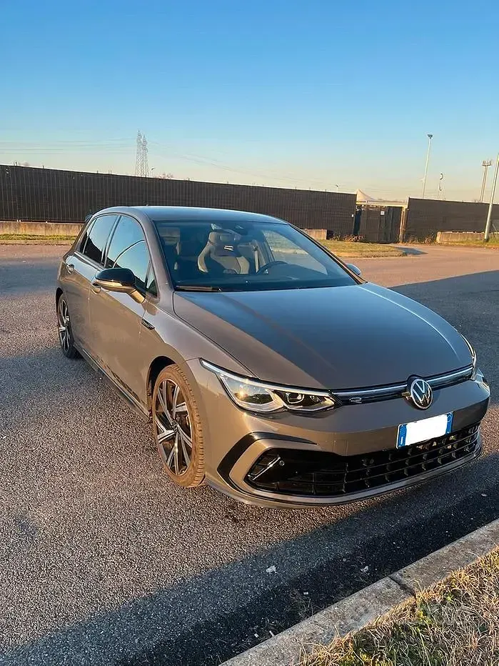 Usata VW Golf VIII R-line 150 CV (110 kW) 2020 Grigio Berlina