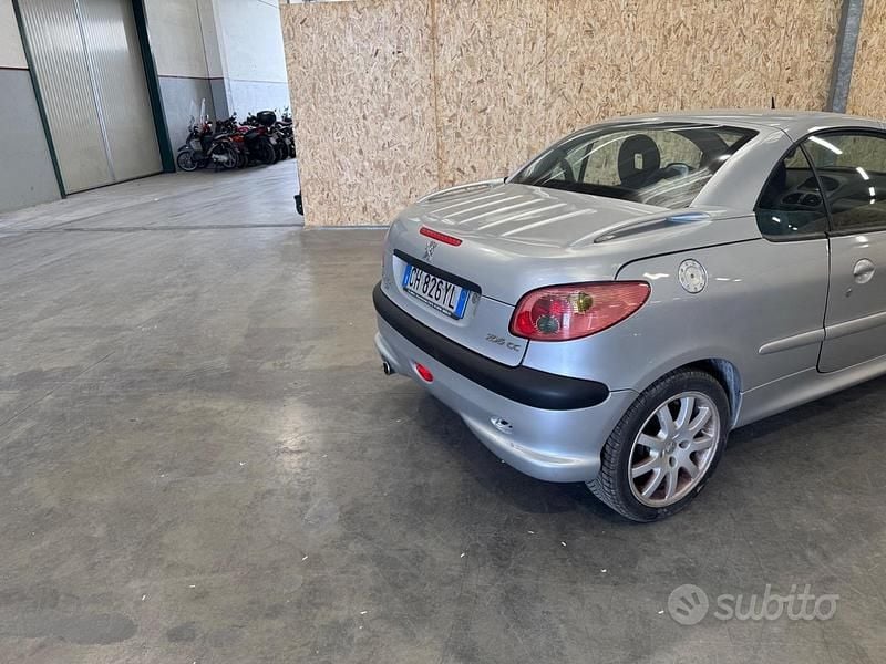 Usata Peugeot 206 CC 108 CV (79 kW) 2003 Grigio Cabrio