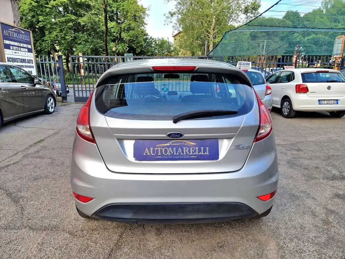 Usata Ford Fiesta Business Edition 80 CV (58 kW) 2013 Grigio Berlina