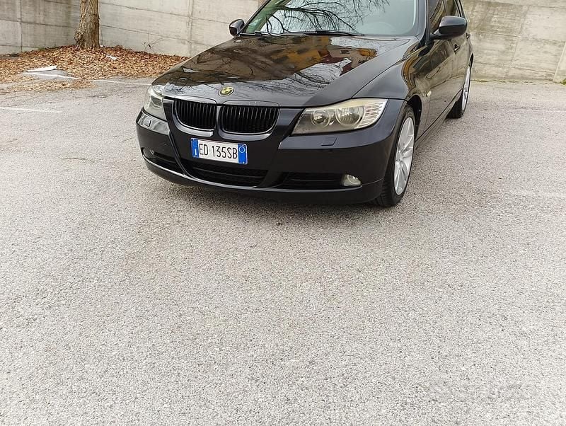 Usata BMW 318 2011 Nero Station wagon