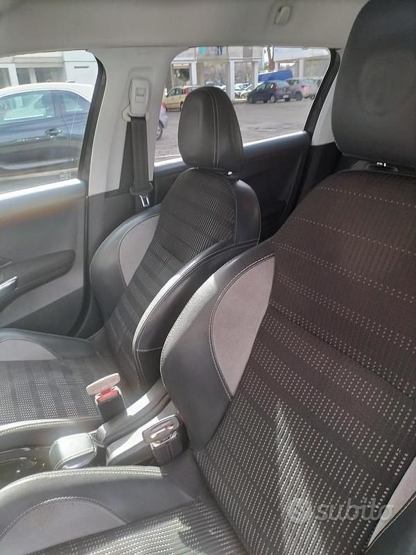 Usata Peugeot 2008 100 CV (73 kW) 2018 Marrone SUV