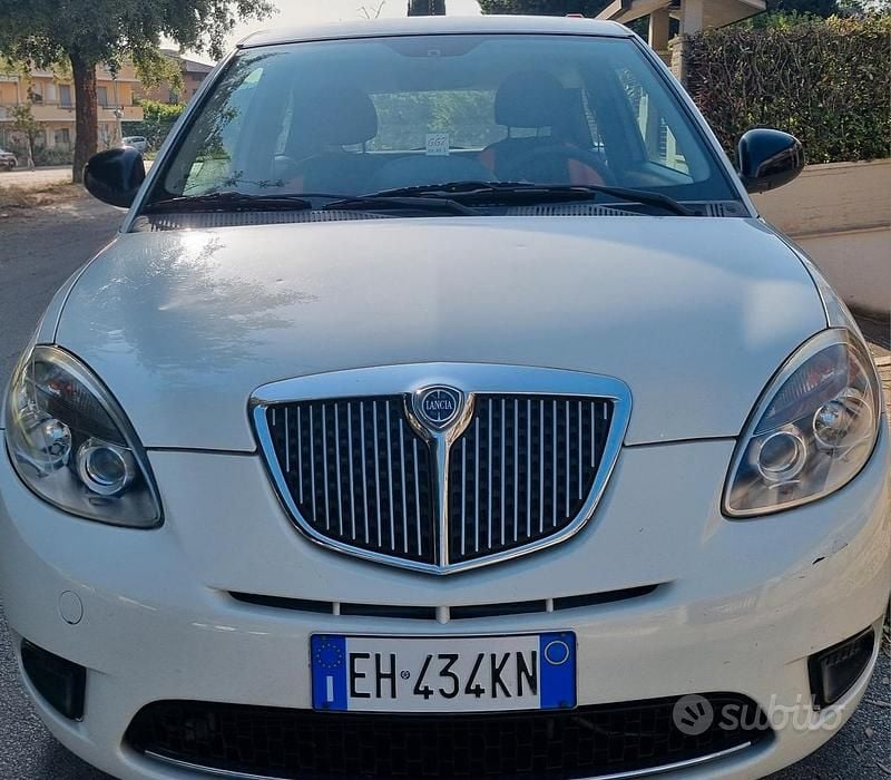 Usata Lancia Ypsilon 75 CV (55 kW) 2011 Bianco Utilitaria