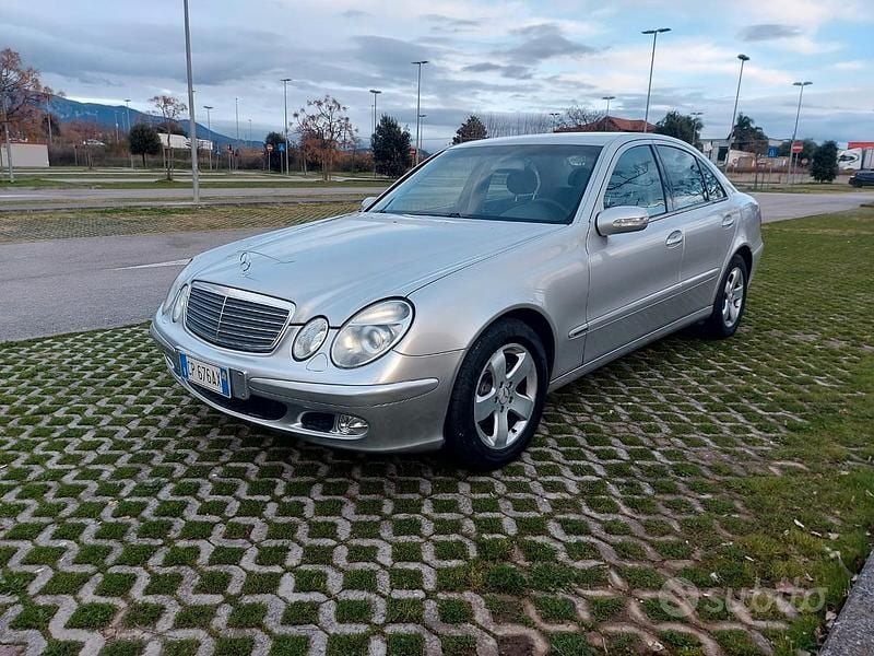 Usata Mercedes E220 2003 Grigio Berlina