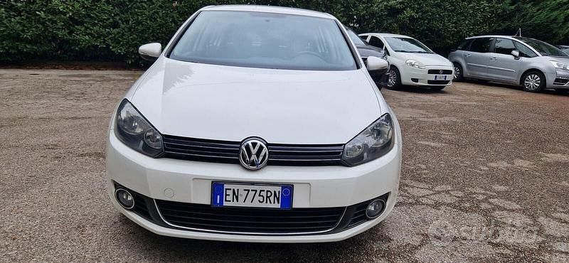 Usata VW Golf VII Highline 104 CV (76 kW) 2013 Bianco Berlina