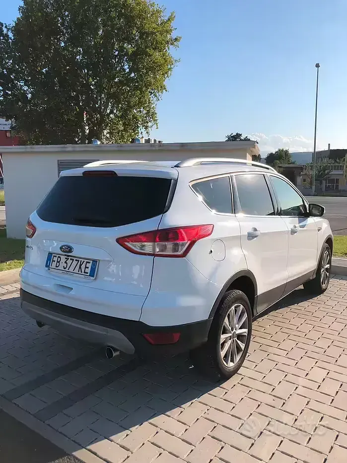 Usata Ford Kuga 150 CV (110 kW) 2015 Bianco SUV