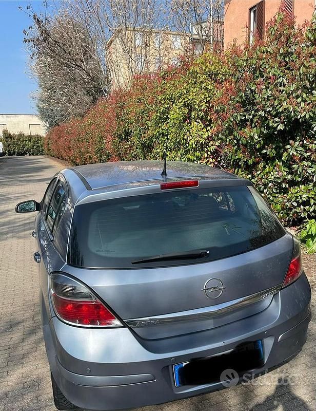 Usata Opel Astra 2007 Grigio Berlina
