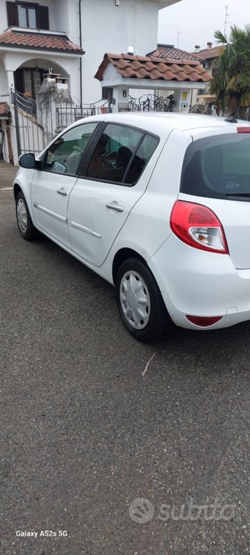 Usata Renault Clio II 75 CV (55 kW) 2009 Bianco Utilitaria