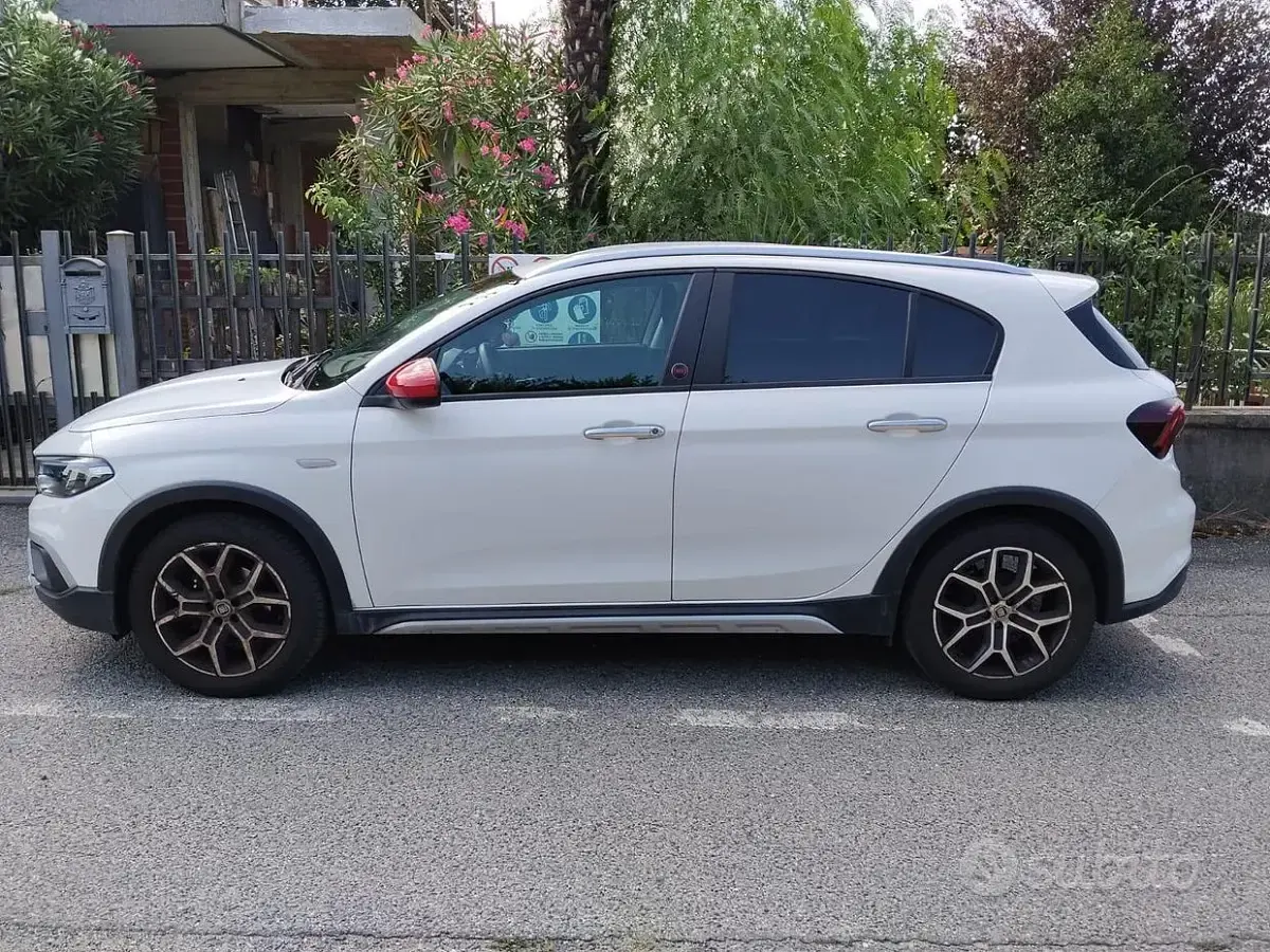 Usata Fiat Tipo Cross 100 CV (73 kW) 2022 Bianco Berlina