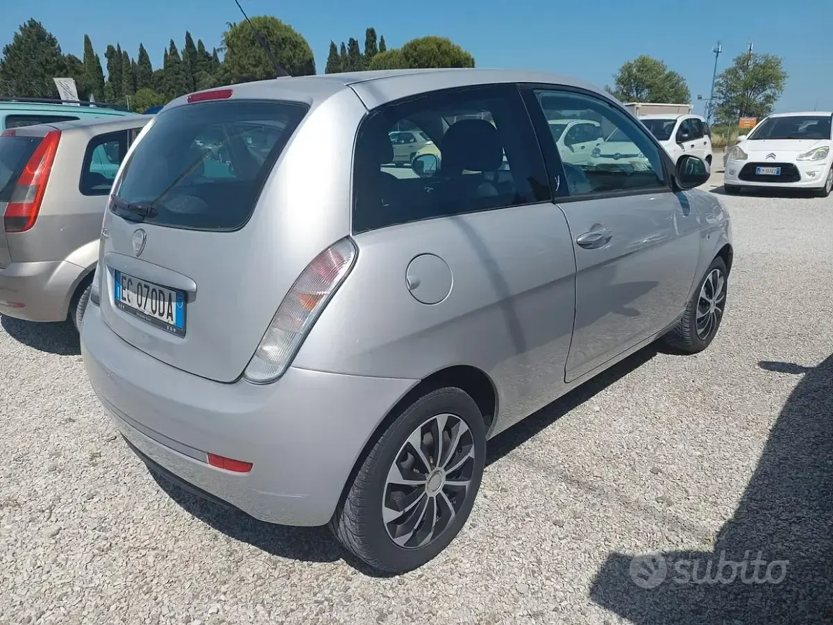 Usata Lancia Ypsilon 77 CV (56 kW) 2010 Grigio Utilitaria