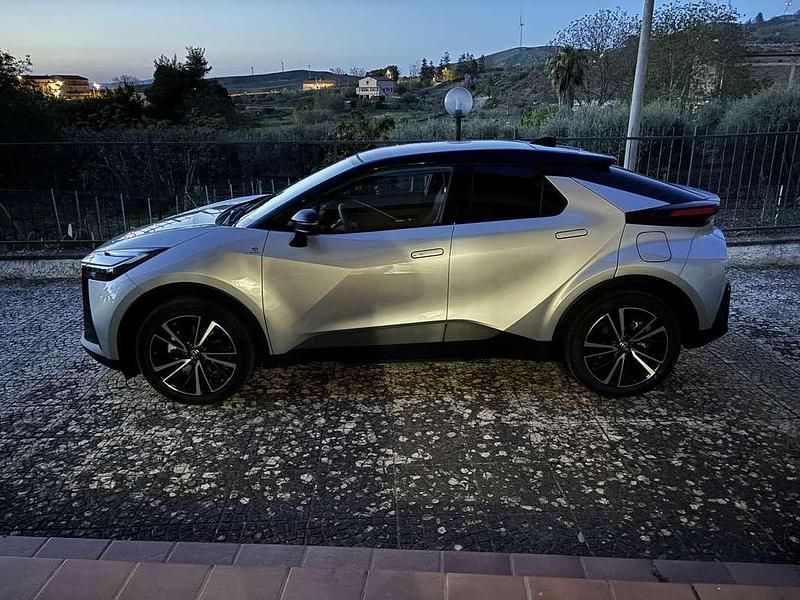 Usata Toyota C-HR Lounge 223 CV (164 kW) 2025 Argento SUV