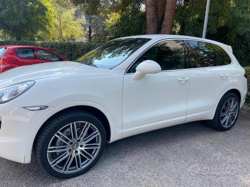 Usata Porsche Cayenne 245 CV (180 kW) 2011 Bianco SUV