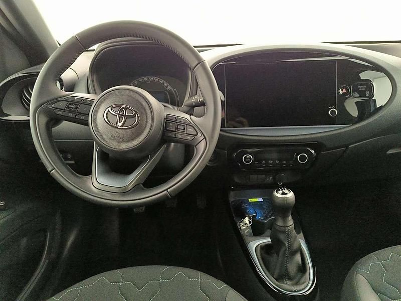 Nuova Toyota Aygo X Lounge 72 CV (52 kW) 2025 Persian salt & black SUV