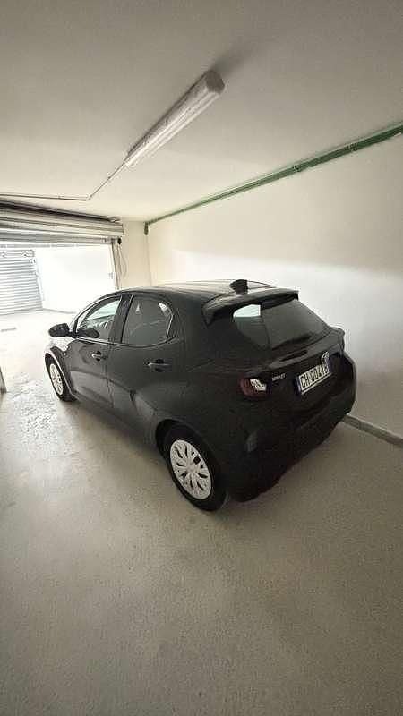Usata Toyota Yaris Hybrid Active 92 CV (67 kW) 2022 Berlina