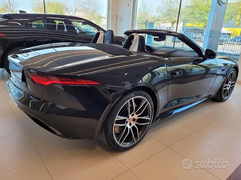Usata Jaguar F-Type R-Dynamic 300 CV (220 kW) 2021 Nero Cabrio