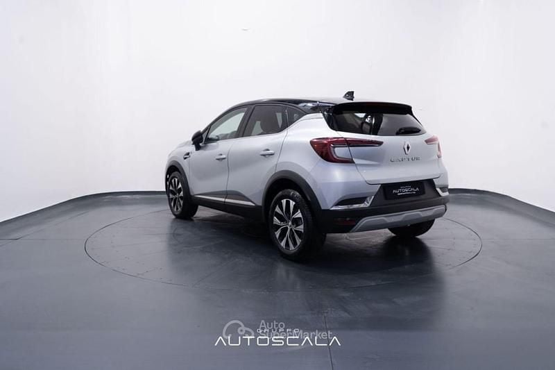 Usata Renault Captur Techno 91 CV (66 kW) 2024 Grigio SUV