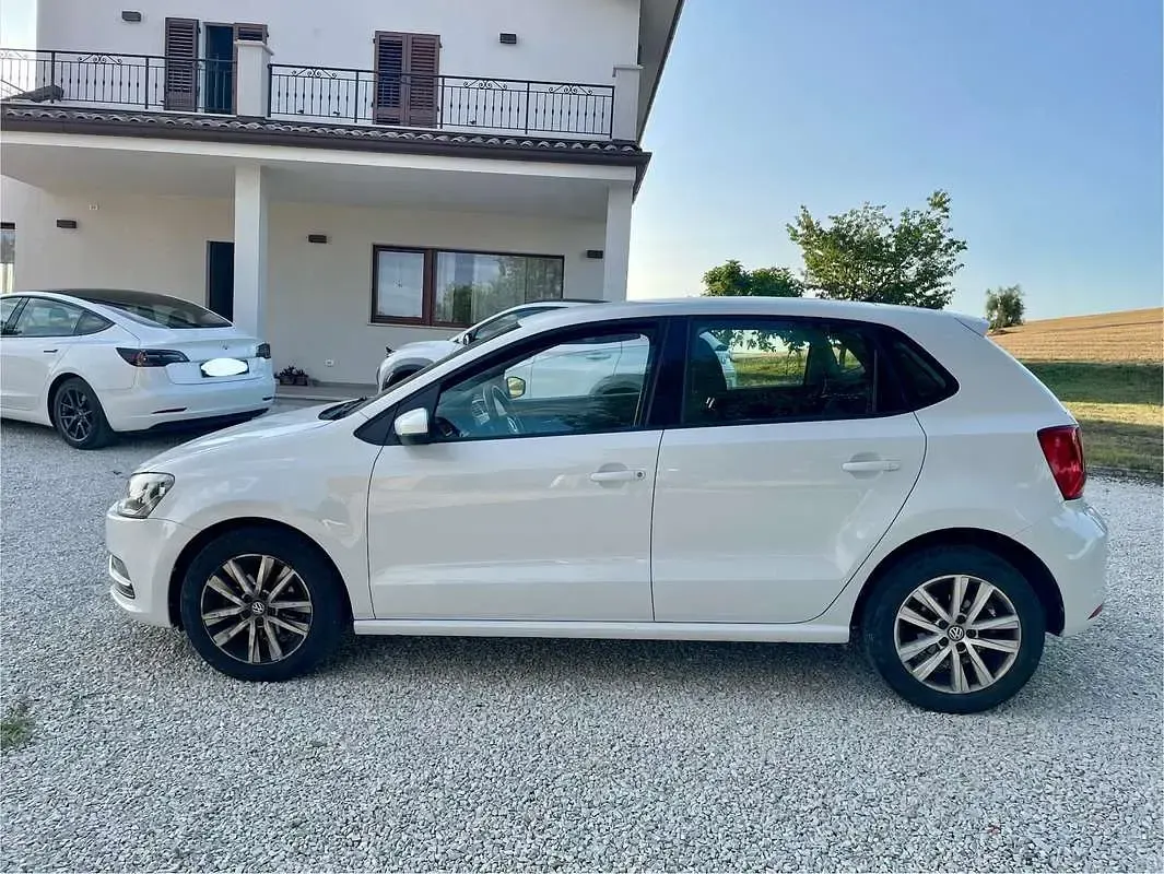 Usata VW Polo Comfortline 90 CV (66 kW) 2016 Bianco Berlina