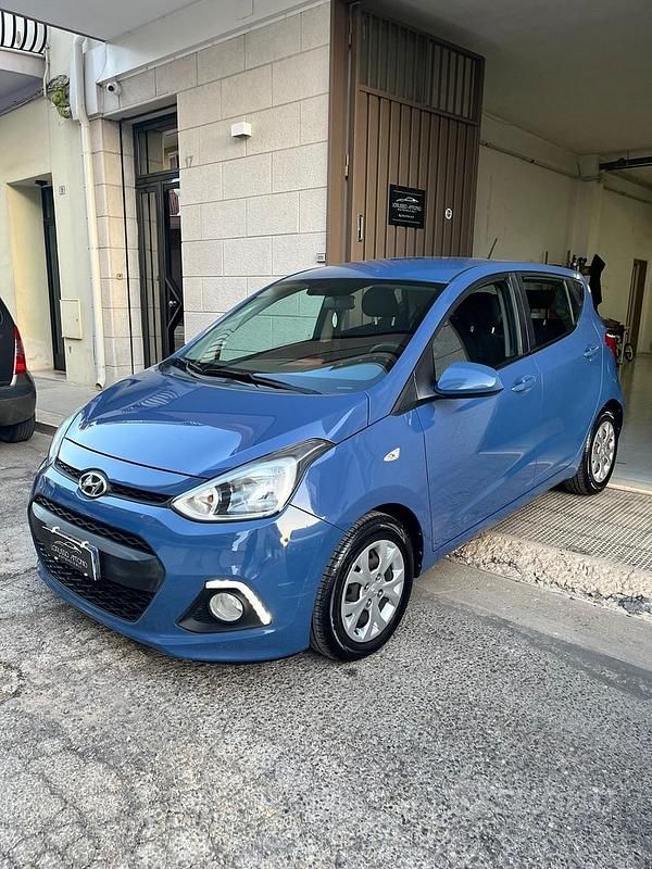 Usata Hyundai i10 67 CV (49 kW) 2016 Blu Utilitaria