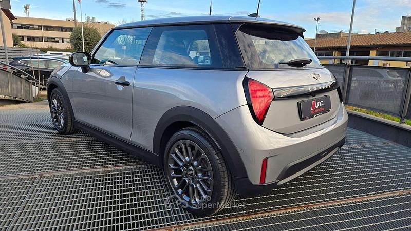 Usata Mini Cooper SE Essential 114 kW (156 CV) 2024 Gray Utilitaria