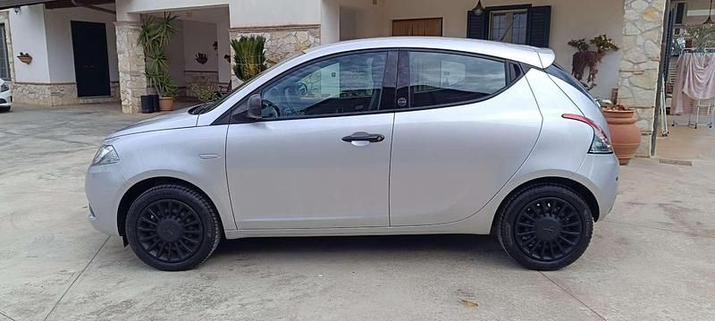 Usata Lancia Ypsilon Silver 69 CV (50 kW) 2021 Utilitaria