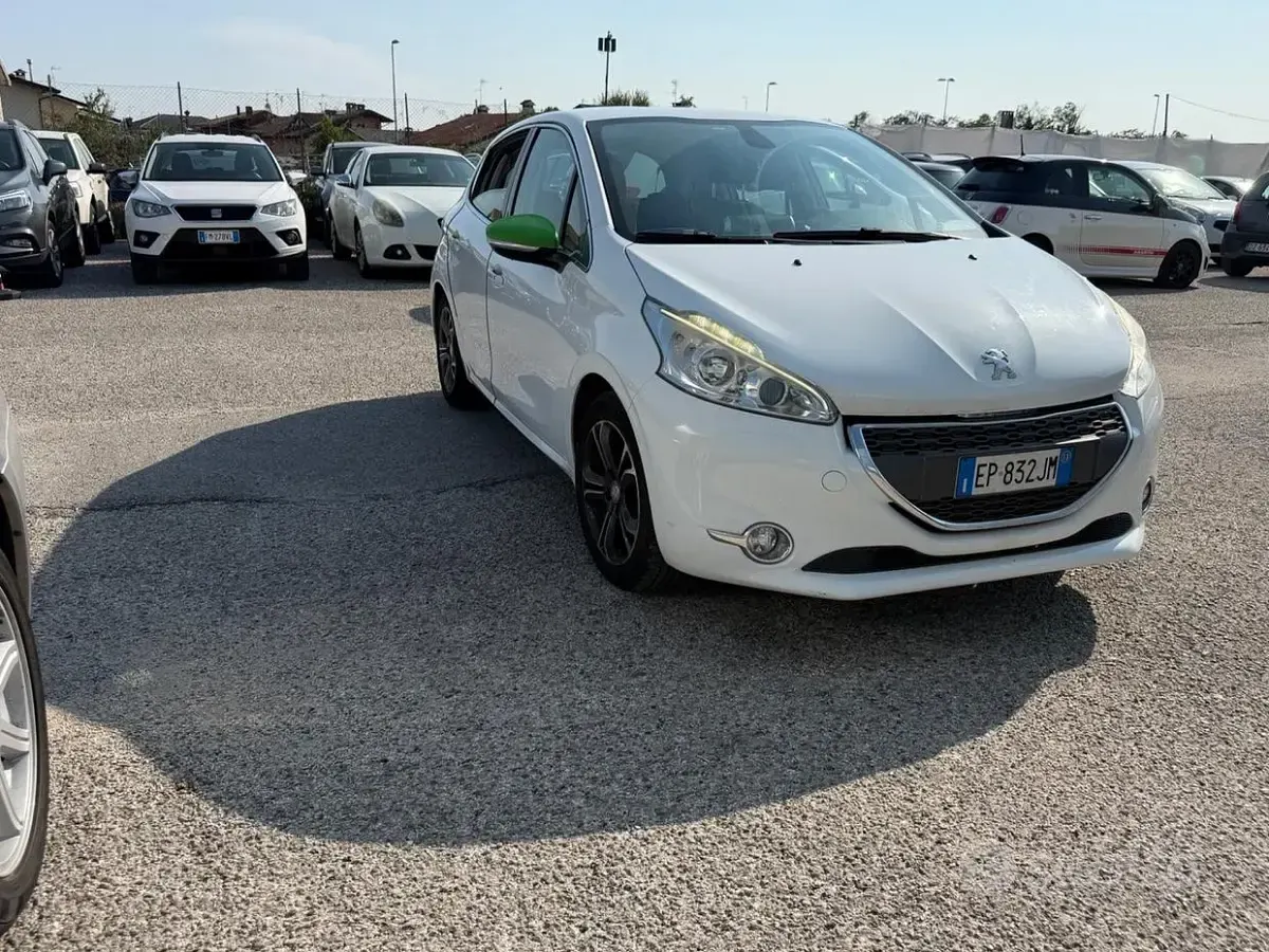 Usata Peugeot 208 82 CV (60 kW) 2013 Bianco Utilitaria