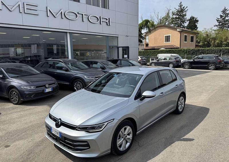 Usata VW Golf VIII Life 116 CV (85 kW) 2025 Dolomite silver Berlina