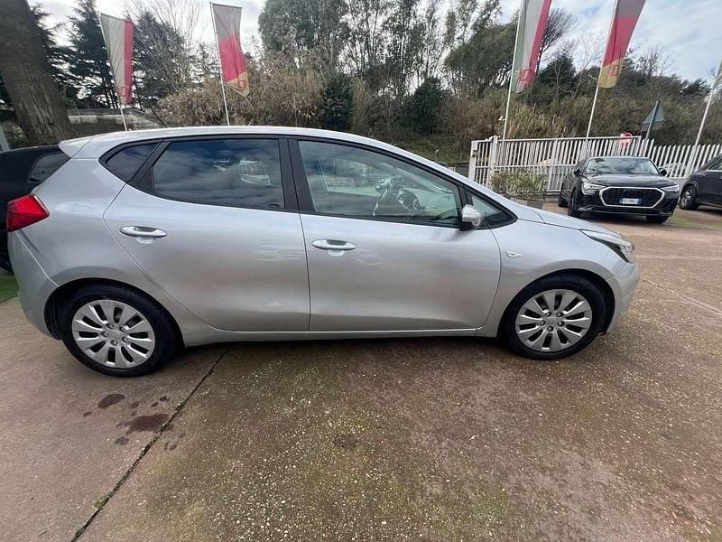 Usata Kia Ceed 99 CV (72 kW) 2014 Argento Utilitaria