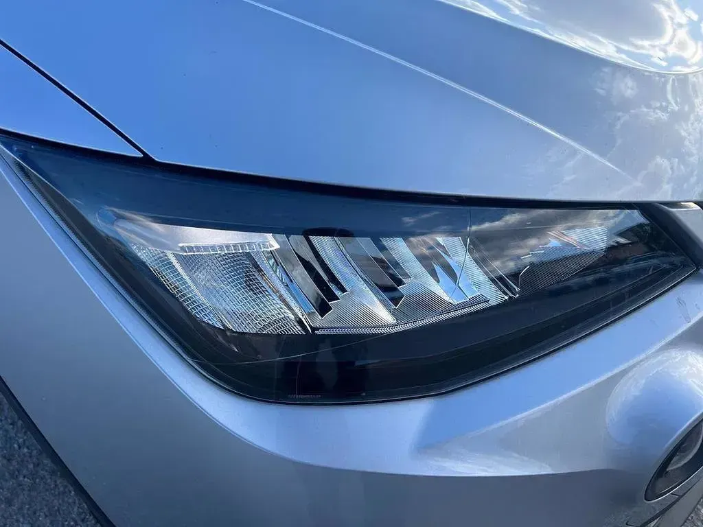 Usado Seat Arona Reference 95 CV (69 kW) 2023 Plateado SUV