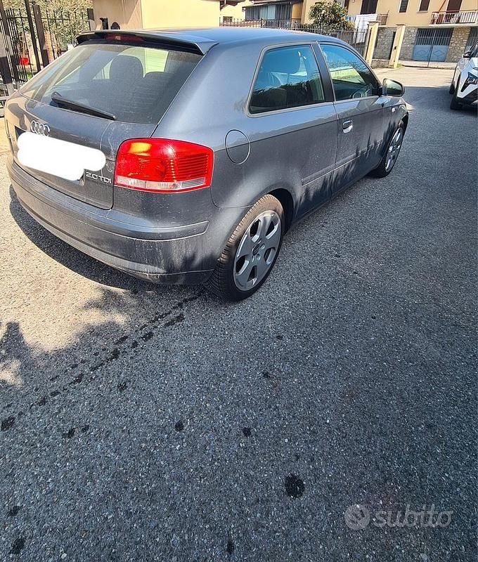 Usata Audi A3 Ambiente 140 CV (102 kW) 2004 Grigio Utilitaria