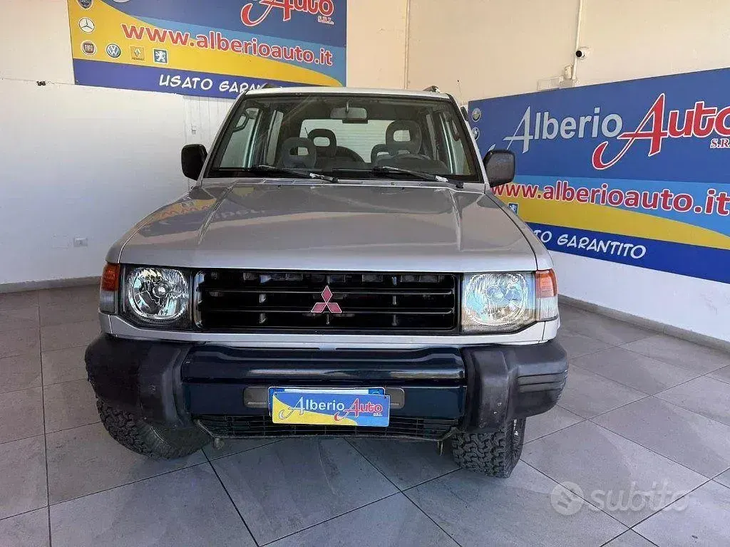 Usata Mitsubishi Pajero Top 101 CV (74 kW) 1998 Argento SUV