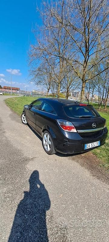 Usata Opel Astra GTC 120 CV (88 kW) 2006 Nero