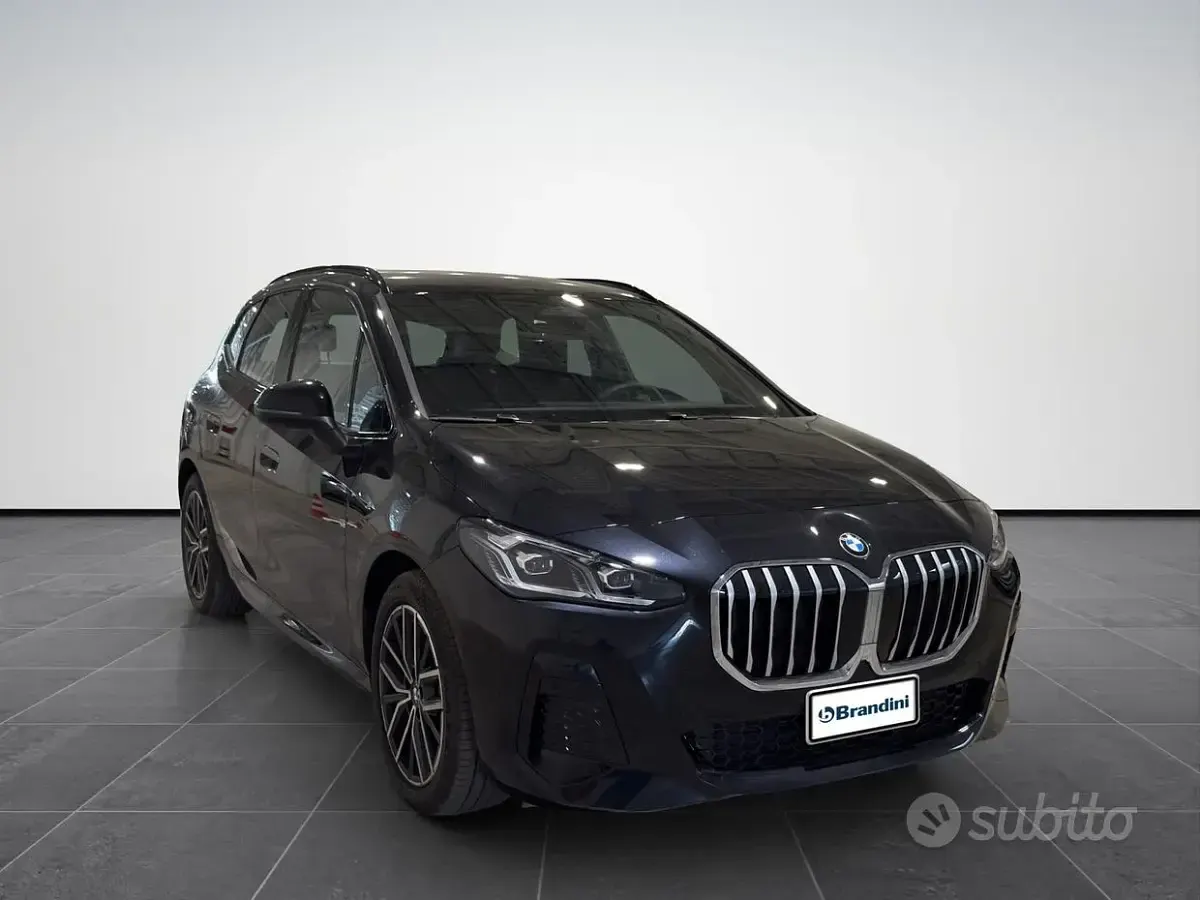 Nuova BMW 223 Active Tourer Shadowline 204 CV (150 kW) 2026 Black sapphire metallizzato Monovolume