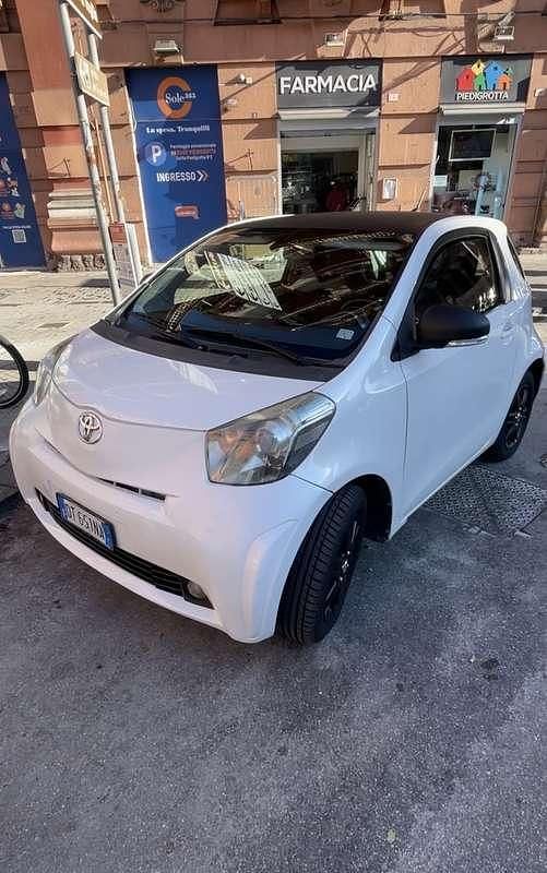 Usata Toyota iQ 68 CV (50 kW) 2009 Bianco Utilitaria