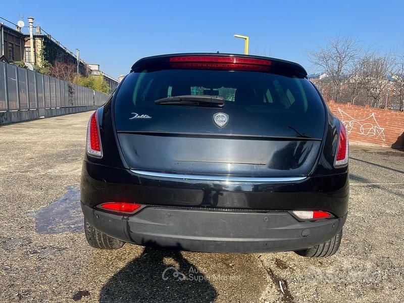 Usata Lancia Delta 150 CV (110 kW) 2010 Nero Utilitaria