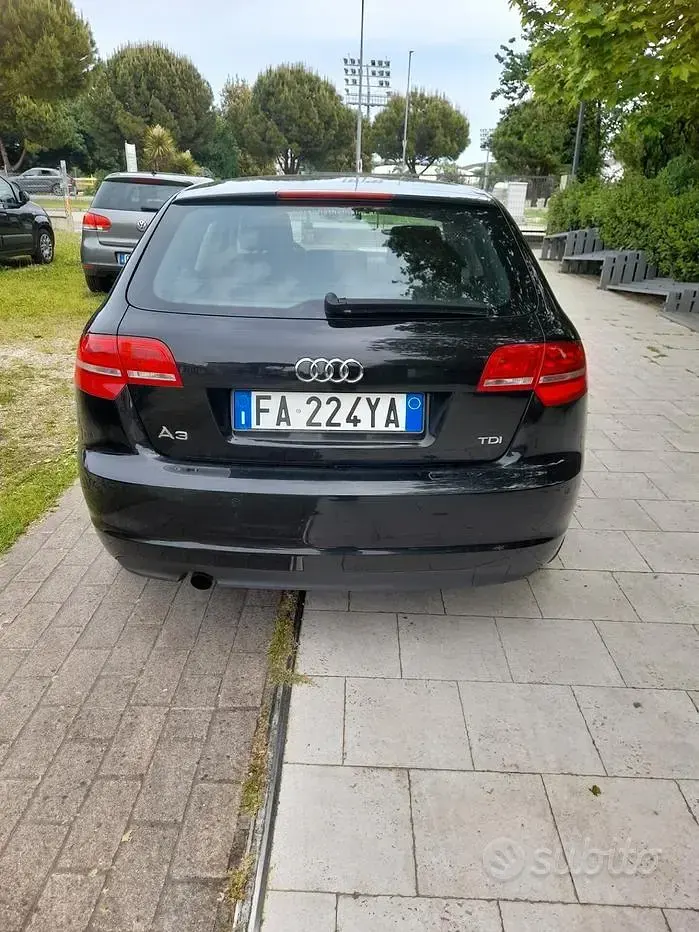 Käytetty Audi A3 90 HP (66 kW) 2013 Musta Sedan