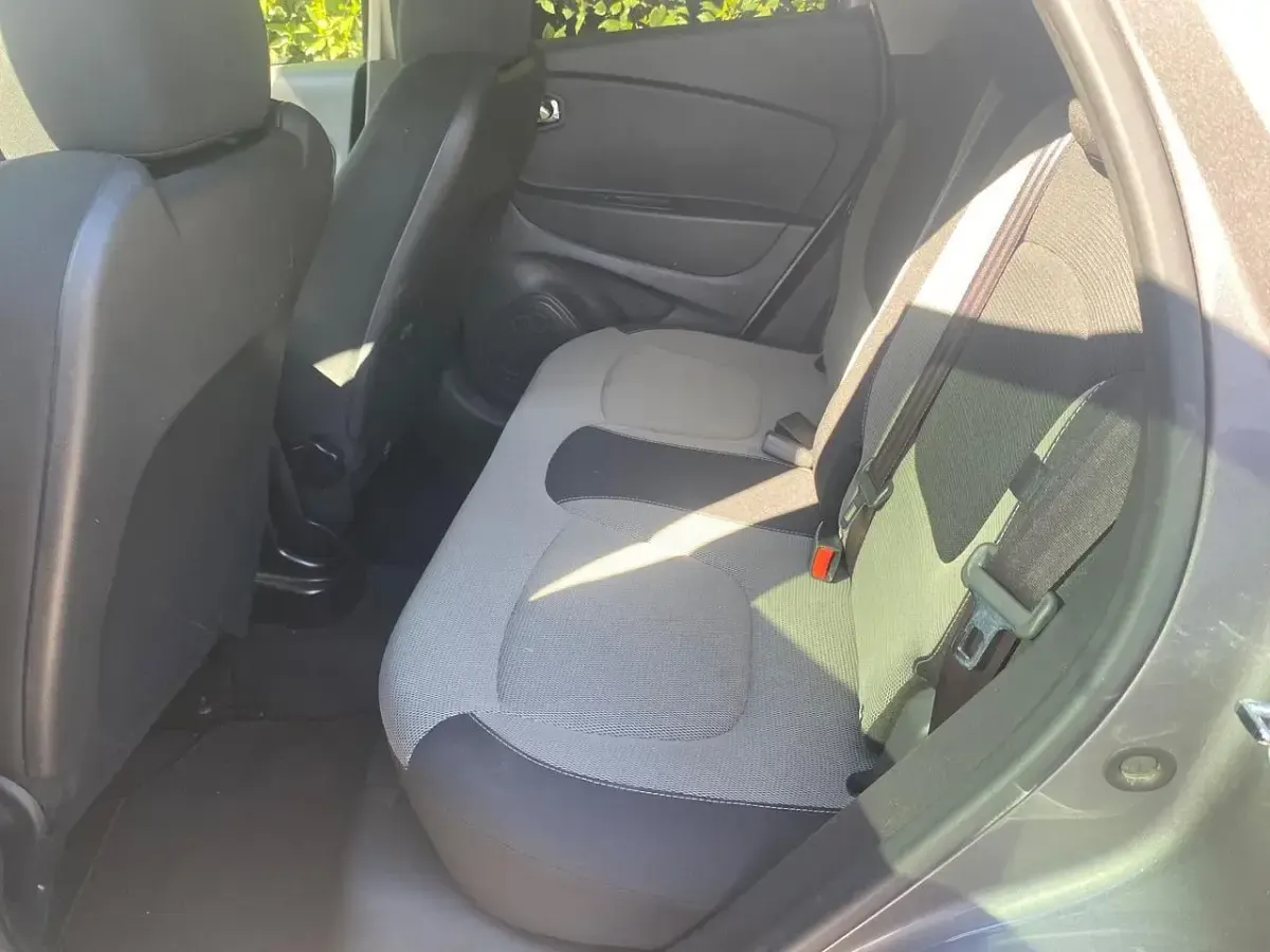 Usata Renault Captur Zen 90 CV (66 kW) 2017 Grigio SUV