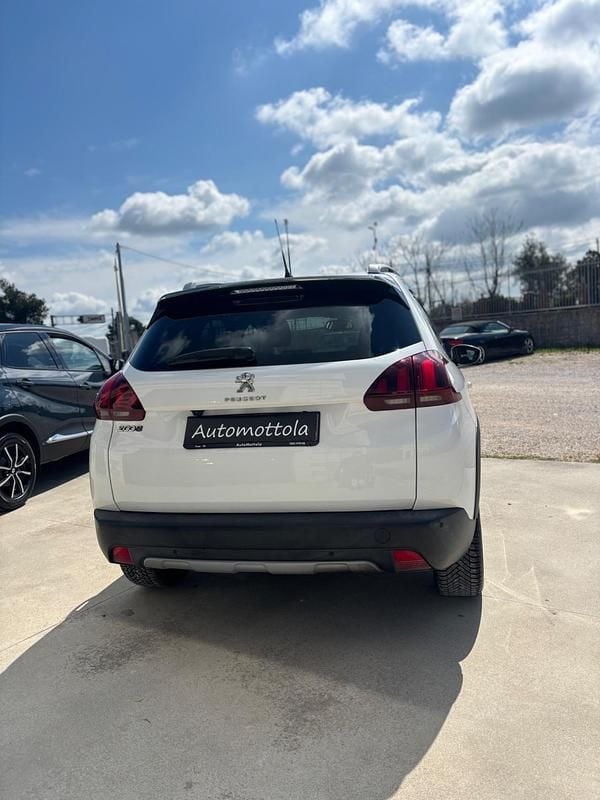 Usata Peugeot 2008 Active 101 CV (74 kW) 2019 Bianco SUV