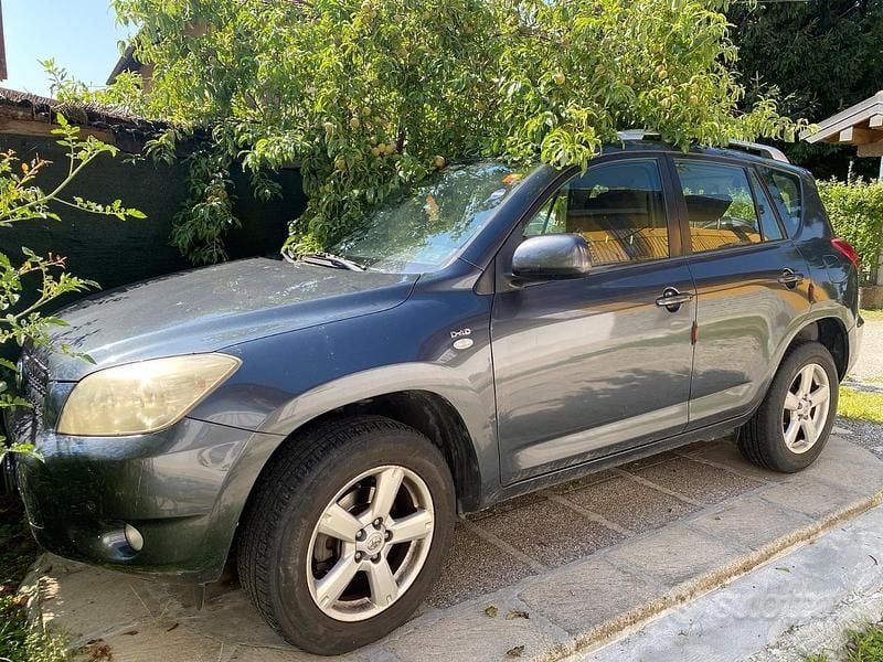 Usata Toyota RAV4 128 CV (94 kW) 2006 Blu SUV