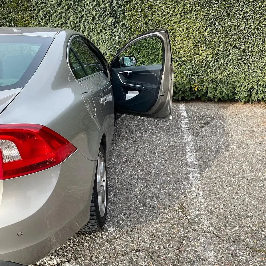 Usata Volvo S60 Momentum 136 CV (100 kW) 2012 Grigio Berlina