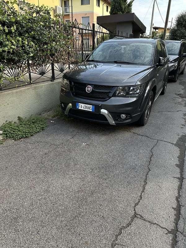 Usata Fiat Freemont Cross 170 CV (125 kW) 2015 Grigio SUV