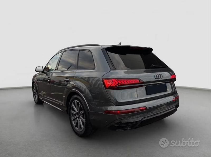 Usata Audi Q7 Sport 231 CV (169 kW) 2021 Grigio metallizzato SUV