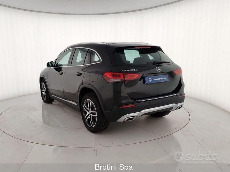 Usata Mercedes GLA180 116 CV (85 kW) 2022 Nero metallizzato SUV