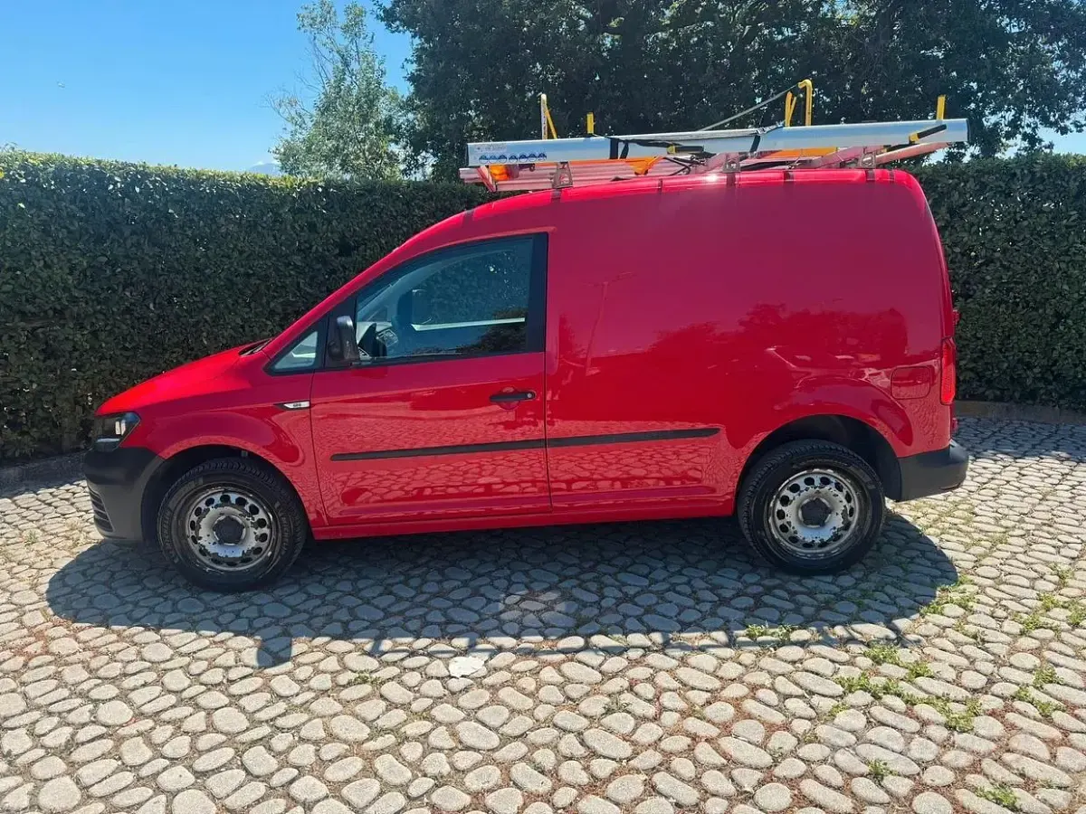 Usata VW Caddy S 122 CV (89 kW) 2016 Rosso Monovolume