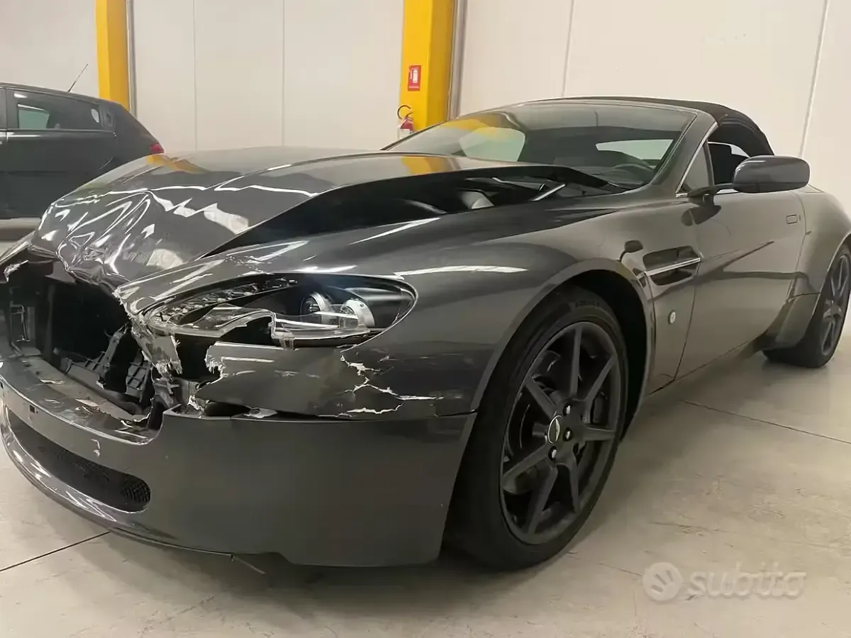 Usata Aston Martin V8 Vantage 385 CV (283 kW) 2009 Cabrio