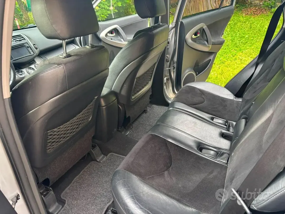 Usata Toyota RAV4 Style 150 CV (110 kW) 2013 Grigio SUV
