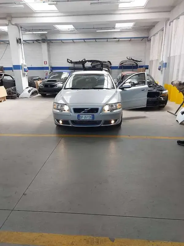 Usata Volvo S60 140 CV (102 kW) 2008 Argento Berlina