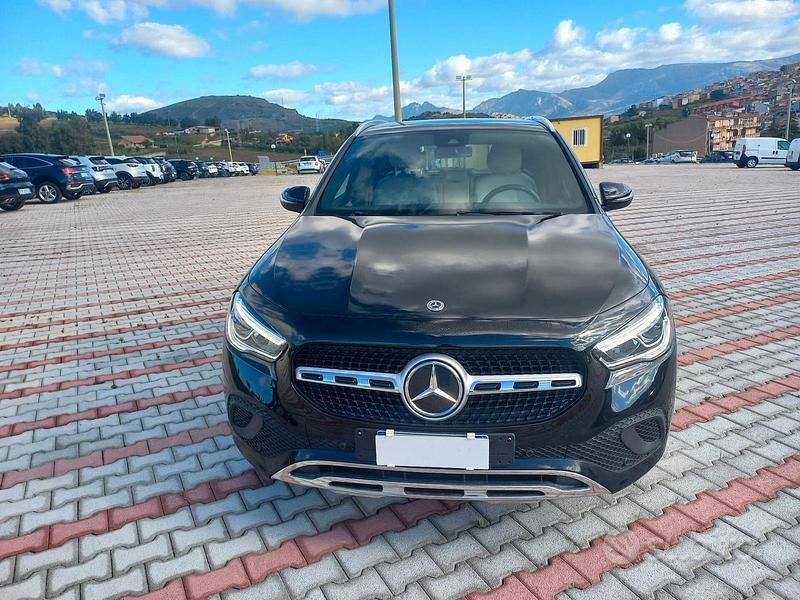 Nero Usata 2022 Mercedes 200 Premium Monovolume | 35.500 € (Cara) - Immagine 1/4
