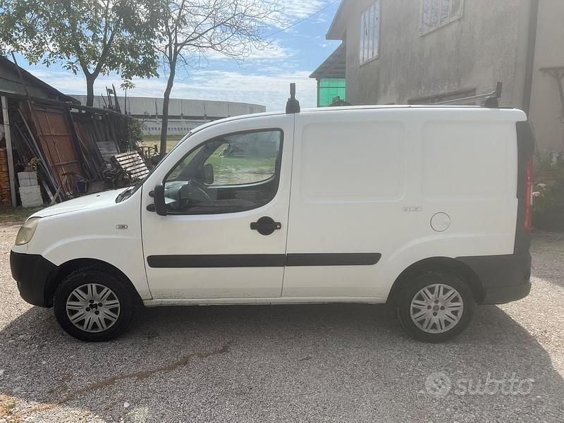 Usata Fiat Doblò 103 CV (75 kW) 2006 Bianco Monovolume