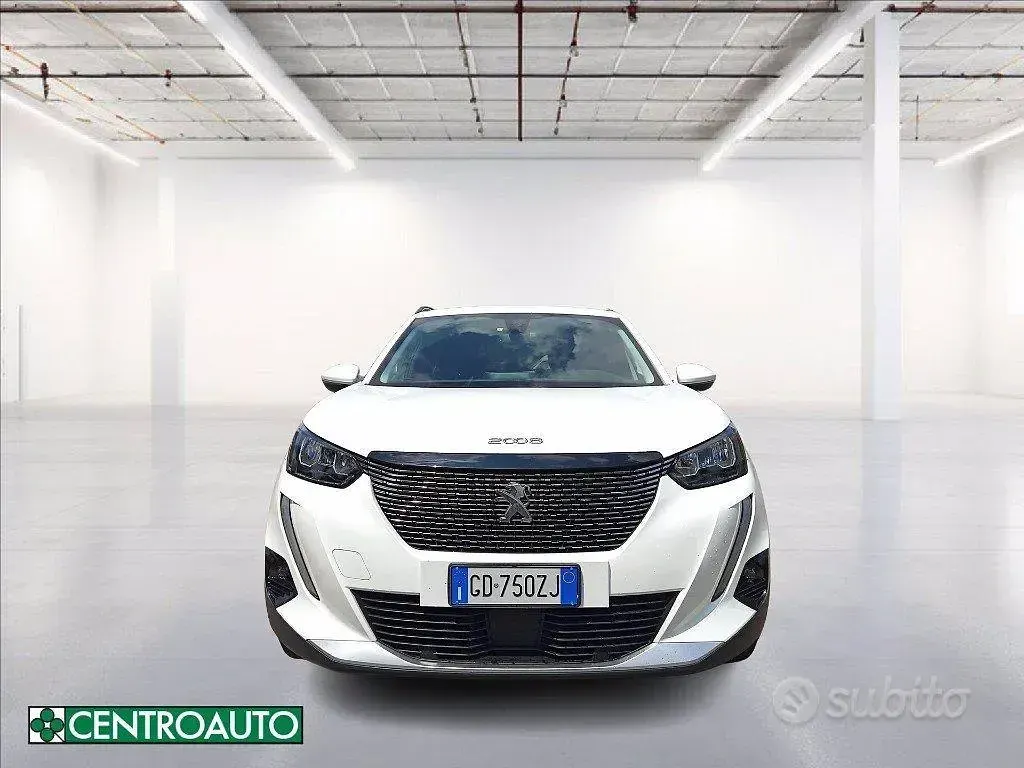 Usata Peugeot 2008 Allure 131 CV (96 kW) 2021 Bianco pastello SUV